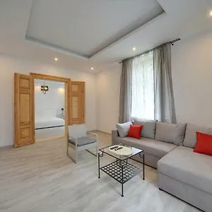 Fridays Apartament